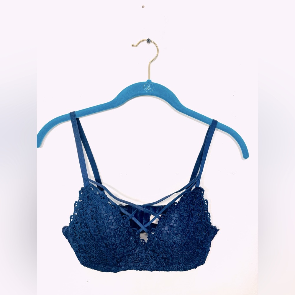 SHEIN Floral Lace Crisscross Bra